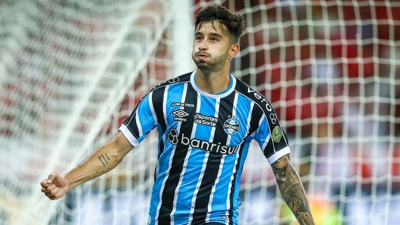 Villasanti volta mais cedo da Seleção do Paraguai